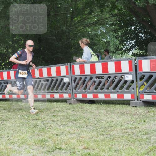 21.06.2025 - 27. Vierlanden-Triathlon KatJ http://msf.ph/oto/8002393 15.06.2025 12:56:07 Ziel 2, 1002 meine-sportfotos.de