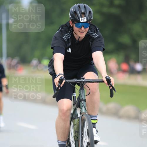 21.06.2025 - 27. Vierlanden-Triathlon H.Heesch http://msf.ph/oto/8002399 15.06.2025 12:42:07 Radfahren 687, 776, 815, 878, 925 meine-sportfotos.de
