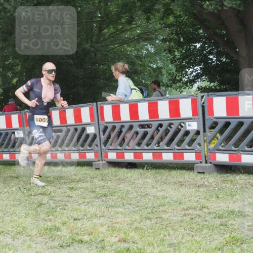 21.06.2025 - 27. Vierlanden-Triathlon KatJ http://msf.ph/oto/8002400 15.06.2025 12:56:07 Ziel 2, 1002 meine-sportfotos.de