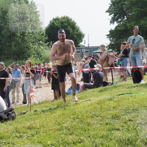 15.06.2025 - 27. Vierlanden-Triathlon KatJ http://msf.ph/oto/8002411 15.06.2025 09:58:16 Schwimmen 289, 321, 360 meine-sportfotos.de