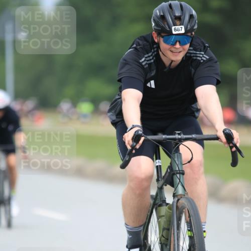 21.06.2025 - 27. Vierlanden-Triathlon H.Heesch http://msf.ph/oto/8002413 15.06.2025 12:42:07 Radfahren 687, 776, 815, 878, 925 meine-sportfotos.de