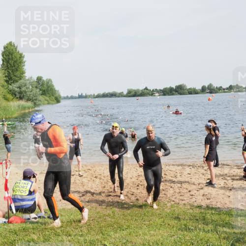 21.06.2025 - 27. Vierlanden-Triathlon MichiJ http://msf.ph/oto/8002422 15.06.2026 10:05:14 Schwimmen 364, 382, 384, 393, 402, 422 meine-sportfotos.de