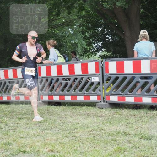 21.06.2025 - 27. Vierlanden-Triathlon KatJ http://msf.ph/oto/8002425 15.06.2025 12:56:07 Ziel 2, 1002 meine-sportfotos.de