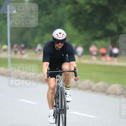 21.06.2025 - 27. Vierlanden-Triathlon H.Heesch http://msf.ph/oto/8002427 15.06.2025 12:42:08 Radfahren 687, 776, 815, 925 meine-sportfotos.de