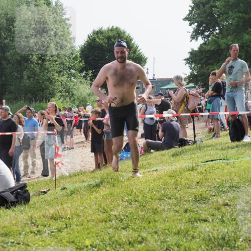15.06.2025 - 27. Vierlanden-Triathlon KatJ http://msf.ph/oto/8002433 15.06.2025 09:58:16 Schwimmen 289, 321, 360 meine-sportfotos.de