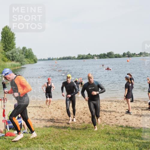 21.06.2025 - 27. Vierlanden-Triathlon MichiJ http://msf.ph/oto/8002434 15.06.2026 10:05:14 Schwimmen 364, 382, 384, 393, 402, 422 meine-sportfotos.de