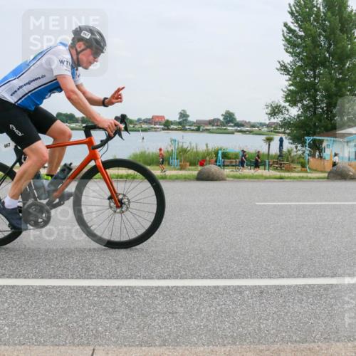21.06.2025 - 27. Vierlanden-Triathlon H.Heesch http://msf.ph/oto/8002438 15.06.2025 12:40:41 Radfahren 967 meine-sportfotos.de