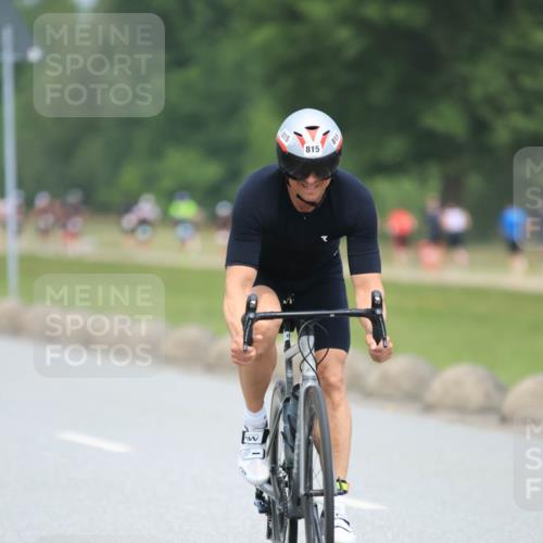 21.06.2025 - 27. Vierlanden-Triathlon H.Heesch http://msf.ph/oto/8002444 15.06.2025 12:42:08 Radfahren 687, 776, 815, 925 meine-sportfotos.de