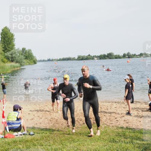 21.06.2025 - 27. Vierlanden-Triathlon MichiJ http://msf.ph/oto/8002446 15.06.2026 10:05:15 Schwimmen 364, 382, 384, 393, 402, 422 meine-sportfotos.de