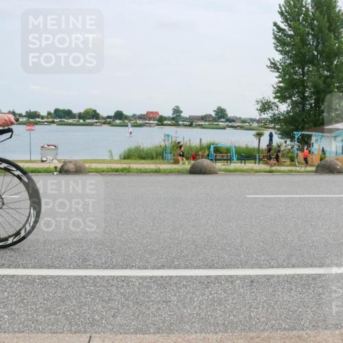 21.06.2025 - 27. Vierlanden-Triathlon H.Heesch http://msf.ph/oto/8002450 15.06.2025 12:40:57 Radfahren 825 meine-sportfotos.de