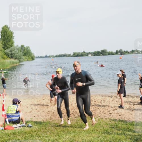 21.06.2025 - 27. Vierlanden-Triathlon MichiJ http://msf.ph/oto/8002452 15.06.2026 10:05:15 Schwimmen 364, 382, 384, 393, 402, 422 meine-sportfotos.de