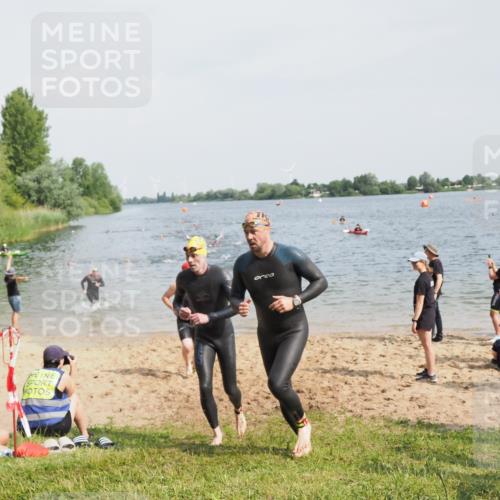 21.06.2025 - 27. Vierlanden-Triathlon MichiJ http://msf.ph/oto/8002455 15.06.2026 10:05:15 Schwimmen 364, 382, 384, 393, 402, 422 meine-sportfotos.de