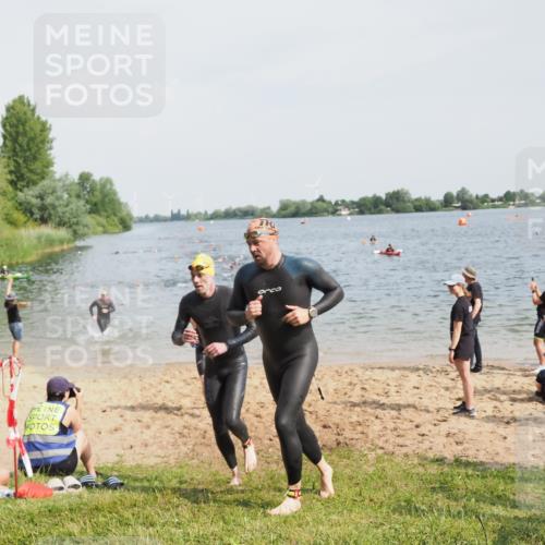 21.06.2025 - 27. Vierlanden-Triathlon MichiJ http://msf.ph/oto/8002464 15.06.2026 10:05:15 Schwimmen 364, 382, 384, 393, 402, 422 meine-sportfotos.de