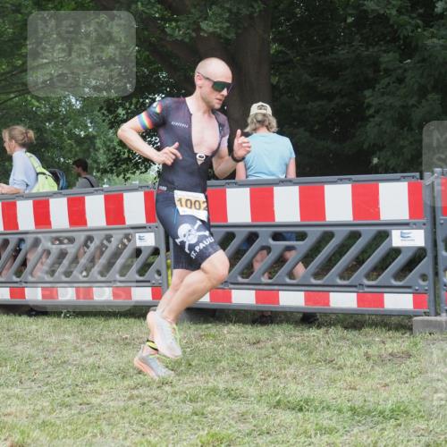 21.06.2025 - 27. Vierlanden-Triathlon KatJ http://msf.ph/oto/8002465 15.06.2025 12:56:08 Ziel 2, 1002 meine-sportfotos.de