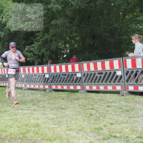 21.06.2025 - 27. Vierlanden-Triathlon KatJ http://msf.ph/oto/8002472 15.06.2025 12:56:12 Ziel 2 meine-sportfotos.de