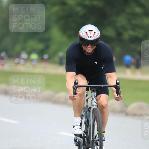 21.06.2025 - 27. Vierlanden-Triathlon H.Heesch http://msf.ph/oto/8002482 15.06.2025 12:42:08 Radfahren 687, 776, 815, 925 meine-sportfotos.de