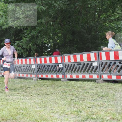 21.06.2025 - 27. Vierlanden-Triathlon KatJ http://msf.ph/oto/8002484 15.06.2025 12:56:13 Ziel 2 meine-sportfotos.de