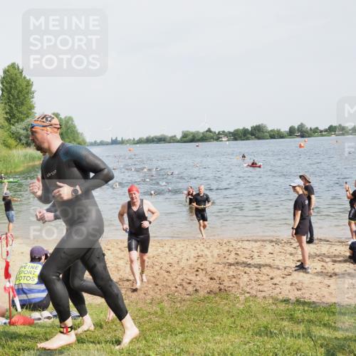21.06.2025 - 27. Vierlanden-Triathlon MichiJ http://msf.ph/oto/8002488 15.06.2026 10:05:16 Schwimmen 364, 382, 384, 393, 402, 422 meine-sportfotos.de