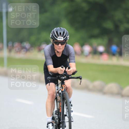 21.06.2025 - 27. Vierlanden-Triathlon H.Heesch http://msf.ph/oto/8002500 15.06.2025 12:42:10 Radfahren 687, 776, 815, 925 meine-sportfotos.de