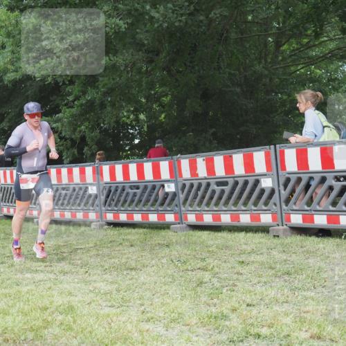 21.06.2025 - 27. Vierlanden-Triathlon KatJ http://msf.ph/oto/8002502 15.06.2025 12:56:13 Ziel 2 meine-sportfotos.de
