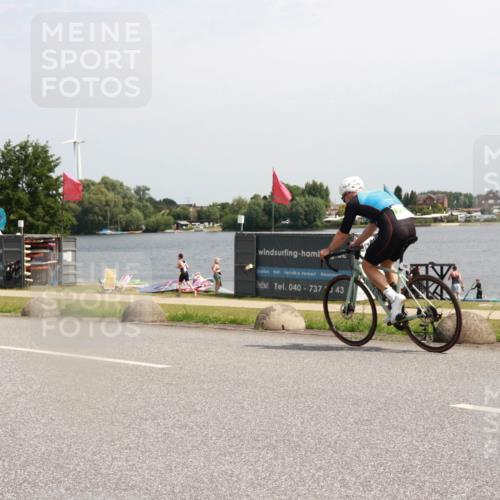 21.06.2025 - 27. Vierlanden-Triathlon H.Heesch http://msf.ph/oto/8002509 15.06.2025 11:47:07 Radfahren 647, 696, 710, 734, 763, 831 meine-sportfotos.de