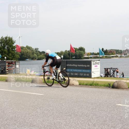 21.06.2025 - 27. Vierlanden-Triathlon H.Heesch http://msf.ph/oto/8002518 15.06.2025 11:47:07 Radfahren 647, 696, 710, 734, 763, 831 meine-sportfotos.de