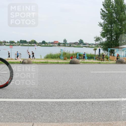 21.06.2025 - 27. Vierlanden-Triathlon H.Heesch http://msf.ph/oto/8002521 15.06.2025 12:41:18 Radfahren 939 meine-sportfotos.de