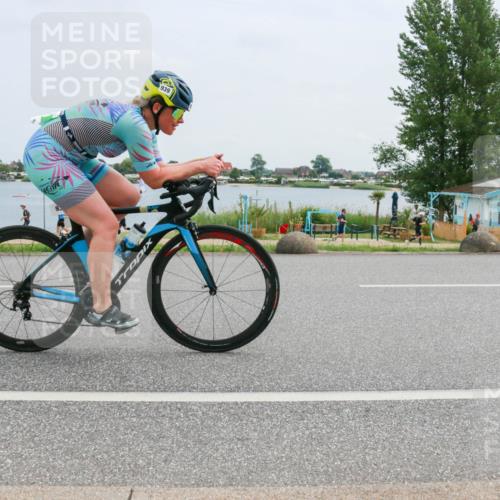21.06.2025 - 27. Vierlanden-Triathlon H.Heesch http://msf.ph/oto/8002528 15.06.2025 12:41:18 Radfahren 939 meine-sportfotos.de