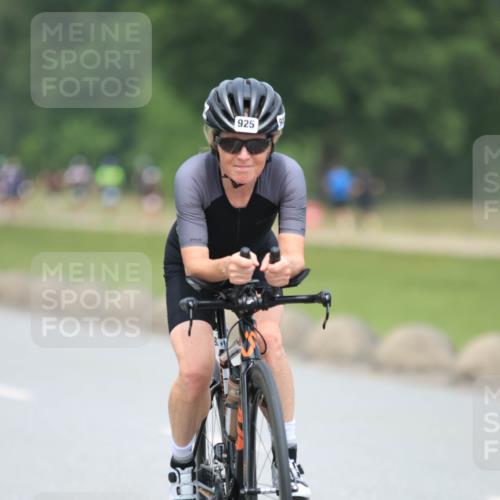 21.06.2025 - 27. Vierlanden-Triathlon H.Heesch http://msf.ph/oto/8002537 15.06.2025 12:42:10 Radfahren 687, 776, 815, 925 meine-sportfotos.de