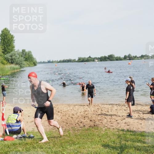 21.06.2025 - 27. Vierlanden-Triathlon MichiJ http://msf.ph/oto/8002539 15.06.2026 10:05:17 Schwimmen 364, 382, 384, 393, 402, 422, 456 meine-sportfotos.de