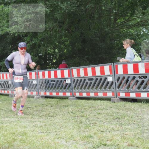 21.06.2025 - 27. Vierlanden-Triathlon KatJ http://msf.ph/oto/8002544 15.06.2025 12:56:13 Ziel 2 meine-sportfotos.de