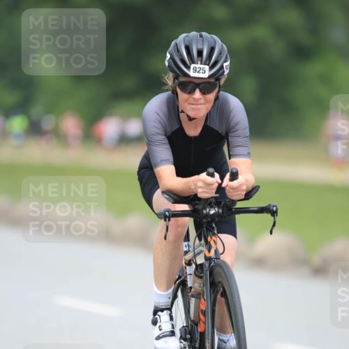 21.06.2025 - 27. Vierlanden-Triathlon H.Heesch http://msf.ph/oto/8002557 15.06.2025 12:42:11 Radfahren 687, 776, 815, 925 meine-sportfotos.de