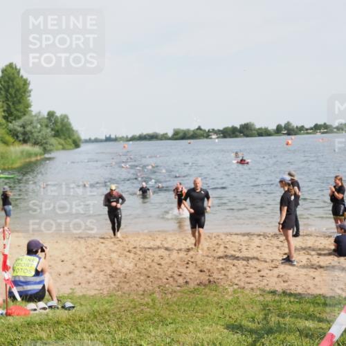 21.06.2025 - 27. Vierlanden-Triathlon MichiJ http://msf.ph/oto/8002573 15.06.2026 10:05:19 Schwimmen 364, 382, 384, 393, 402, 409, 422, 456 meine-sportfotos.de