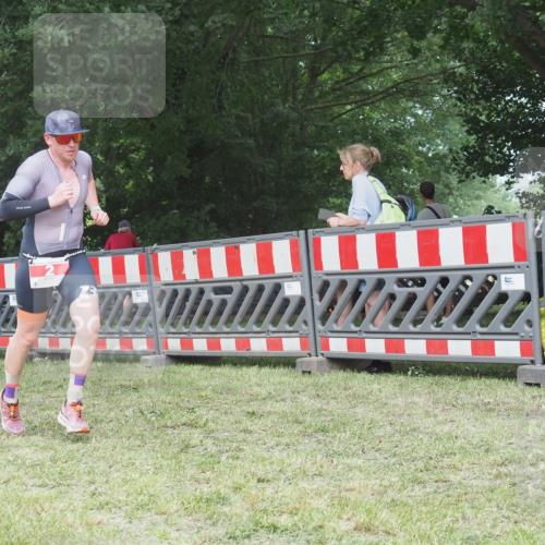 21.06.2025 - 27. Vierlanden-Triathlon KatJ http://msf.ph/oto/8002582 15.06.2025 12:56:13 Ziel 2 meine-sportfotos.de