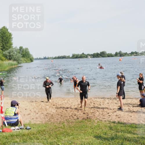 21.06.2025 - 27. Vierlanden-Triathlon MichiJ http://msf.ph/oto/8002590 15.06.2026 10:05:20 Schwimmen 364, 382, 384, 393, 402, 409, 422, 456 meine-sportfotos.de