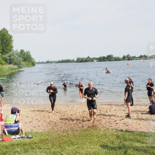21.06.2025 - 27. Vierlanden-Triathlon MichiJ http://msf.ph/oto/8002596 15.06.2026 10:05:20 Schwimmen 364, 382, 384, 393, 402, 409, 422, 456 meine-sportfotos.de