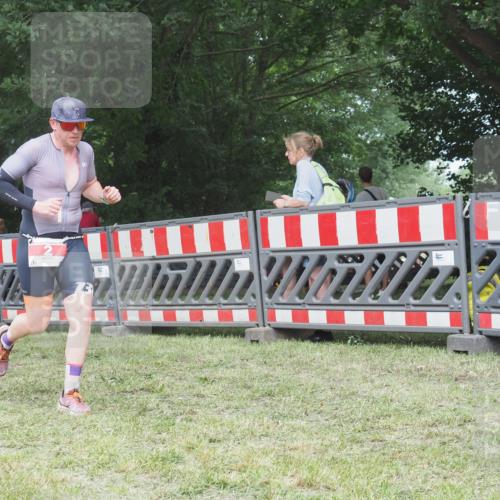 21.06.2025 - 27. Vierlanden-Triathlon KatJ http://msf.ph/oto/8002600 15.06.2025 12:56:14 Ziel 2 meine-sportfotos.de