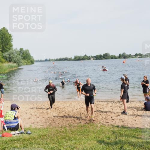 21.06.2025 - 27. Vierlanden-Triathlon MichiJ http://msf.ph/oto/8002601 15.06.2026 10:05:20 Schwimmen 364, 382, 384, 393, 402, 409, 422, 456 meine-sportfotos.de