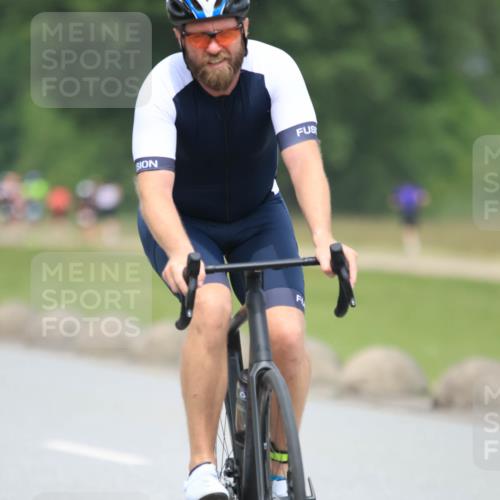 21.06.2025 - 27. Vierlanden-Triathlon H.Heesch http://msf.ph/oto/8002610 15.06.2025 12:42:13 Radfahren 776, 815, 925 meine-sportfotos.de