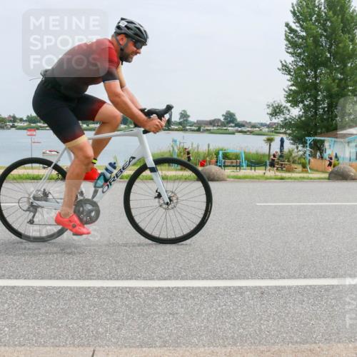 21.06.2025 - 27. Vierlanden-Triathlon H.Heesch http://msf.ph/oto/8002618 15.06.2025 12:41:59 Radfahren 770 meine-sportfotos.de