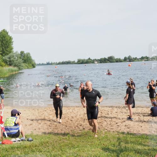 21.06.2025 - 27. Vierlanden-Triathlon MichiJ http://msf.ph/oto/8002625 15.06.2026 10:05:21 Schwimmen 364, 382, 384, 393, 402, 409, 456 meine-sportfotos.de