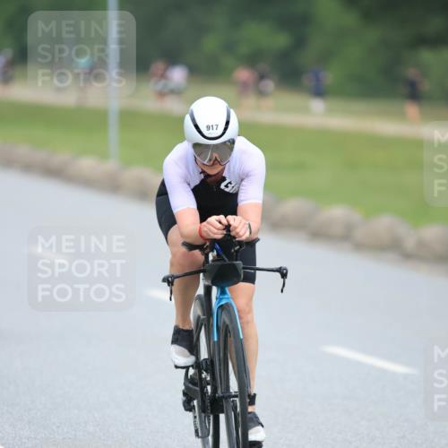 21.06.2025 - 27. Vierlanden-Triathlon H.Heesch http://msf.ph/oto/8002629 15.06.2025 12:43:06 Radfahren 917, 936 meine-sportfotos.de