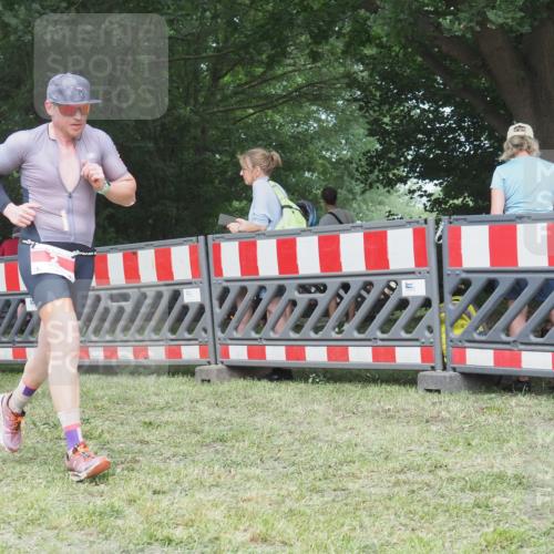 21.06.2025 - 27. Vierlanden-Triathlon KatJ http://msf.ph/oto/8002631 15.06.2025 12:56:14 Ziel 2 meine-sportfotos.de