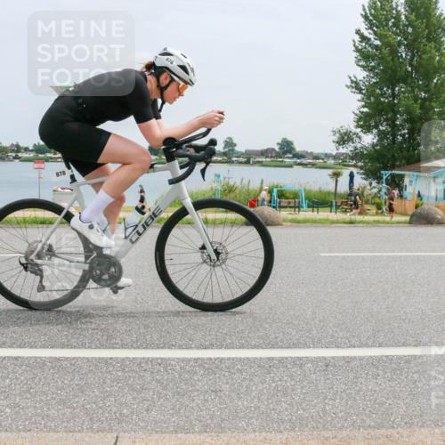 21.06.2025 - 27. Vierlanden-Triathlon H.Heesch http://msf.ph/oto/8002639 15.06.2025 12:42:06 Radfahren 687, 878 meine-sportfotos.de