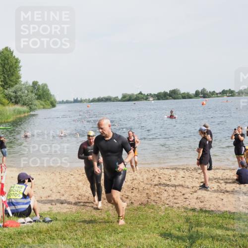 21.06.2025 - 27. Vierlanden-Triathlon MichiJ http://msf.ph/oto/8002647 15.06.2026 10:05:22 Schwimmen 364, 382, 384, 393, 402, 409, 456 meine-sportfotos.de