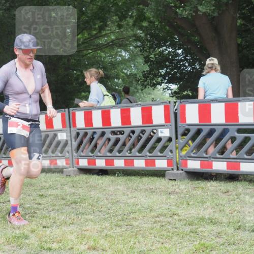 21.06.2025 - 27. Vierlanden-Triathlon KatJ http://msf.ph/oto/8002650 15.06.2025 12:56:14 Ziel 2 meine-sportfotos.de