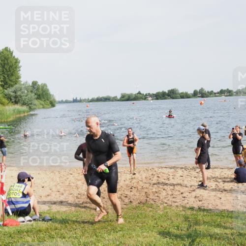 21.06.2025 - 27. Vierlanden-Triathlon MichiJ http://msf.ph/oto/8002656 15.06.2026 10:05:22 Schwimmen 364, 382, 384, 393, 402, 409, 456 meine-sportfotos.de