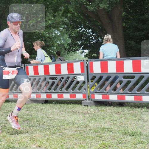 21.06.2025 - 27. Vierlanden-Triathlon KatJ http://msf.ph/oto/8002665 15.06.2025 12:56:14 Ziel 2 meine-sportfotos.de