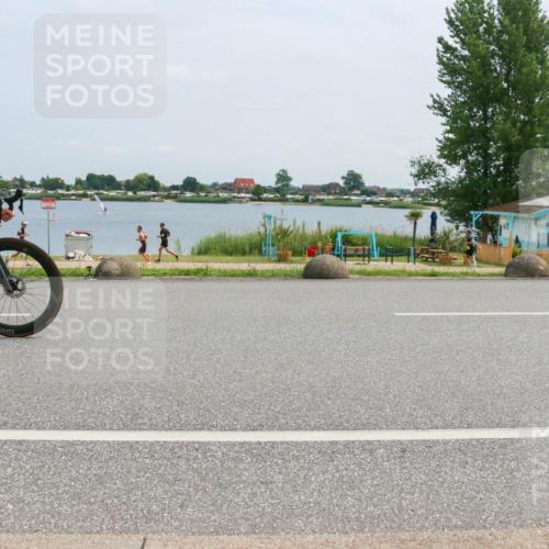 21.06.2025 - 27. Vierlanden-Triathlon H.Heesch http://msf.ph/oto/8002671 15.06.2025 12:42:12 Radfahren 687, 776, 815, 925 meine-sportfotos.de