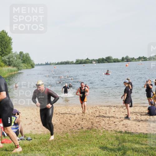 21.06.2025 - 27. Vierlanden-Triathlon MichiJ http://msf.ph/oto/8002674 15.06.2026 10:05:23 Schwimmen 384, 393, 402, 409, 456 meine-sportfotos.de